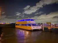 பயணிகள் கப்பல் விற்பனைக்கு