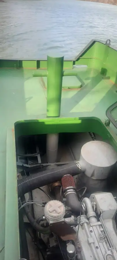 வேலை செய்யும் படகுகள் விற்பனைக்கு