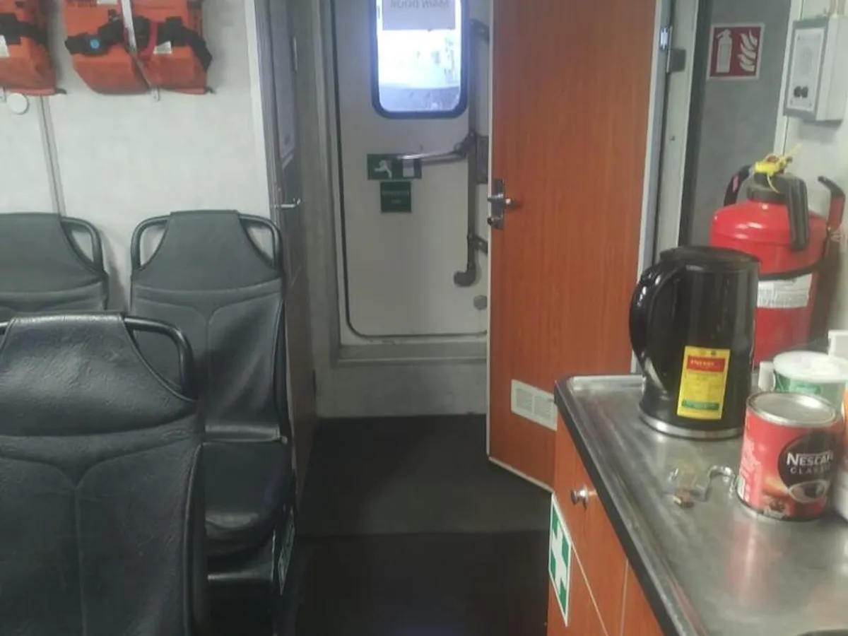 குழு படகு விற்பனைக்கு