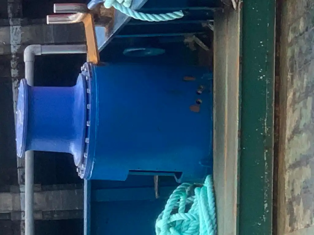 வேலை செய்யும் படகுகள் விற்பனைக்கு