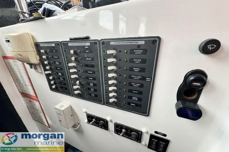 வேலை செய்யும் படகுகள் விற்பனைக்கு