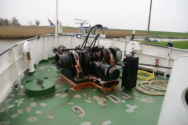 வேலை செய்யும் படகுகள் விற்பனைக்கு