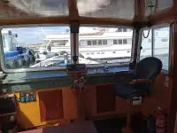 பணிப் படகுகள் விற்பனைக்கு