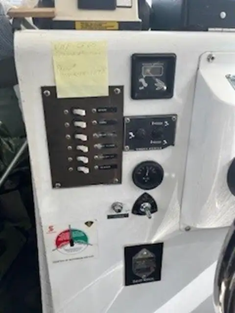 வேலை செய்யும் படகுகள் விற்பனைக்கு