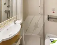 குரூஸ் கப்பல் விற்பனைக்கு
