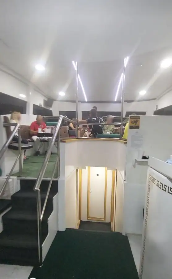 பயணிகள் கப்பல் விற்பனைக்கு
