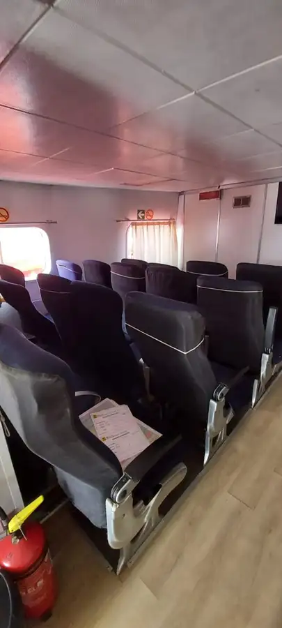 குழு படகு விற்பனைக்கு