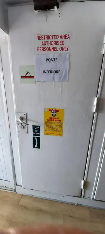 குழு படகு விற்பனைக்கு
