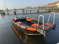வேலை செய்யும் படகுகள் விற்பனைக்கு