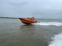 விறைப்பான காற்றினால் நிரப்பப்பட்ட படகு விற்பனைக்கு