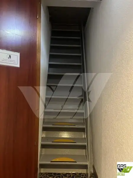 குரூஸ் கப்பல் விற்பனைக்கு