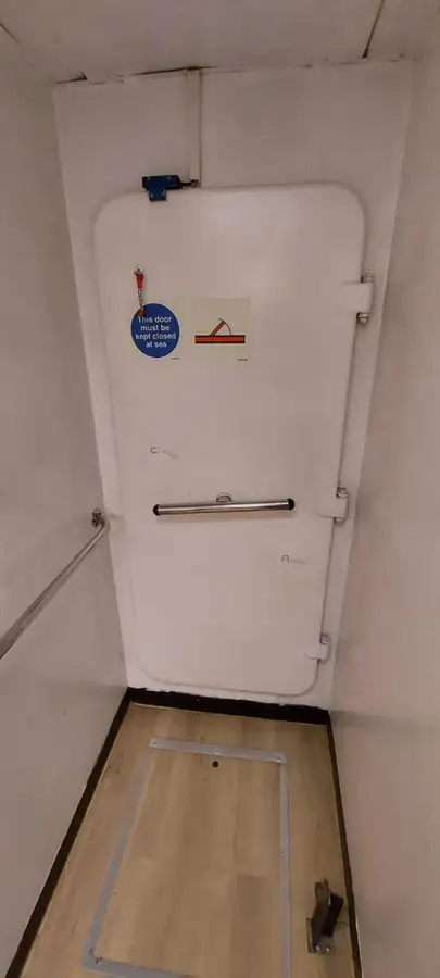 குழு படகு விற்பனைக்கு