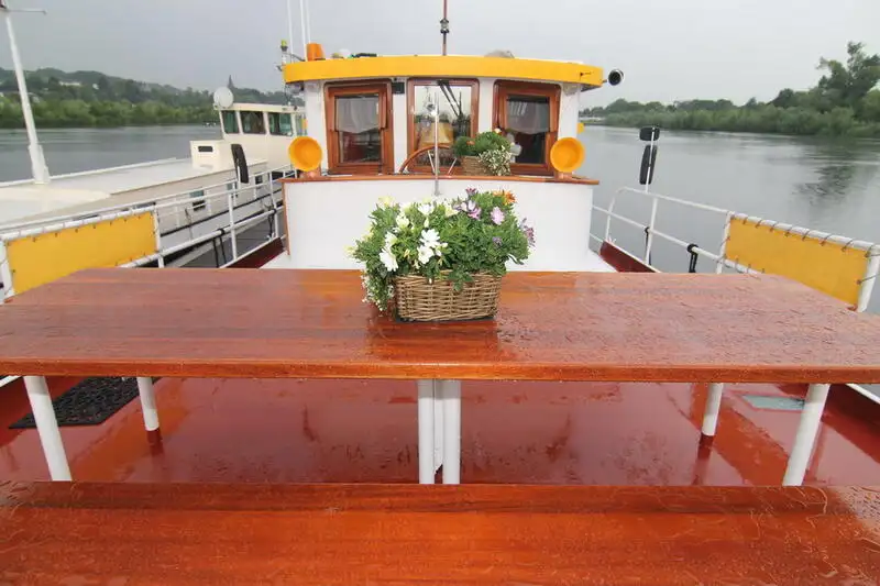 குரூஸ் கப்பல் விற்பனைக்கு