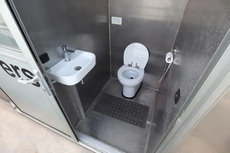 குரூஸ் கப்பல் விற்பனைக்கு