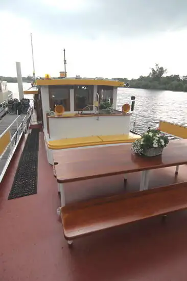 குரூஸ் கப்பல் விற்பனைக்கு