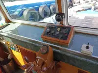 பணிப் படகுகள் விற்பனைக்கு