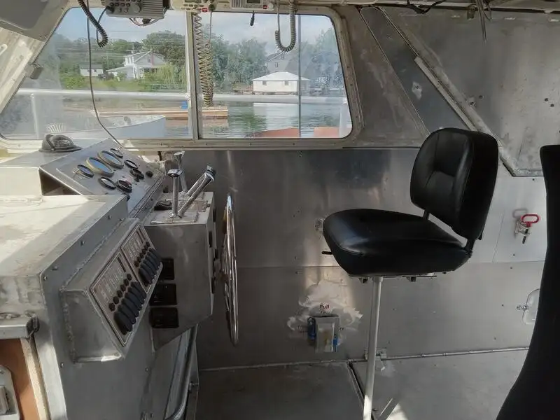 குழு படகு விற்பனைக்கு