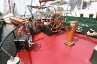 மிதக்கும் ஹோட்டல் விற்பனைக்கு