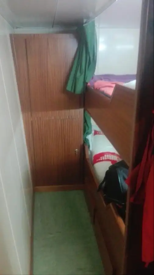 வேலை செய்யும் படகுகள் விற்பனைக்கு