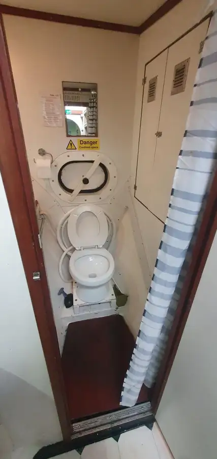 கண்டெய்னர் கப்பல் விற்பனைக்கு