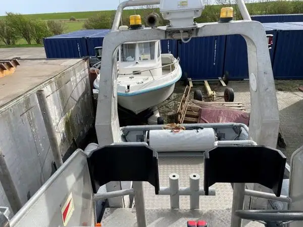 தோண்டுபவர் விற்பனைக்கு