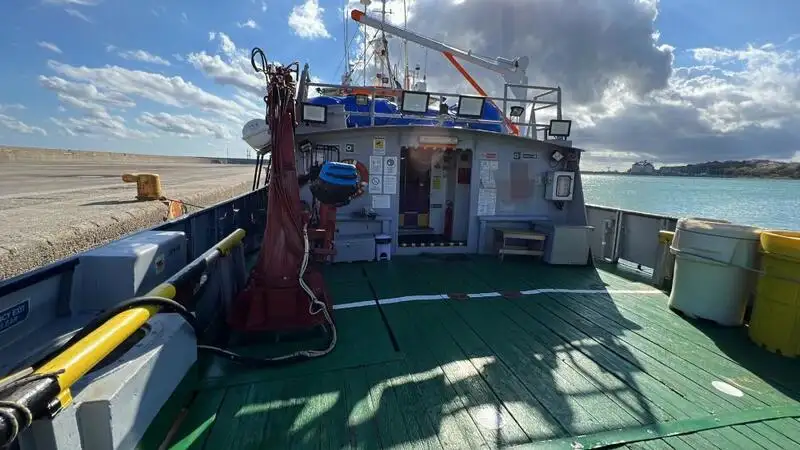 குழு படகு விற்பனைக்கு