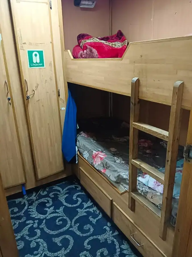 குழு படகு விற்பனைக்கு