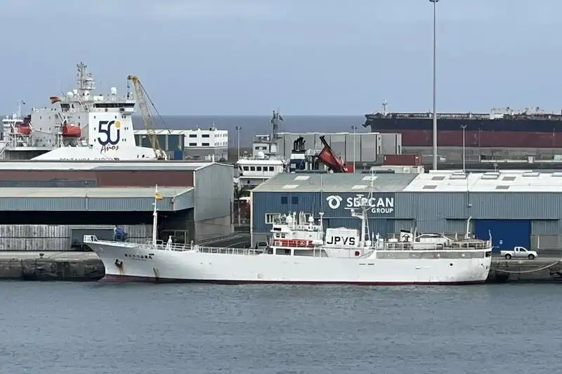 மீன்பிடி இழுவை படகு விற்பனைக்கு