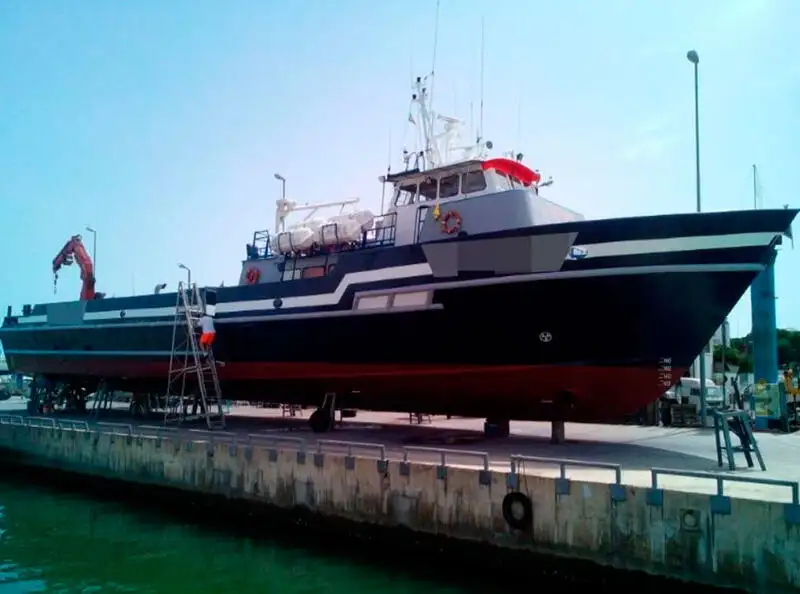 குழு படகு விற்பனைக்கு