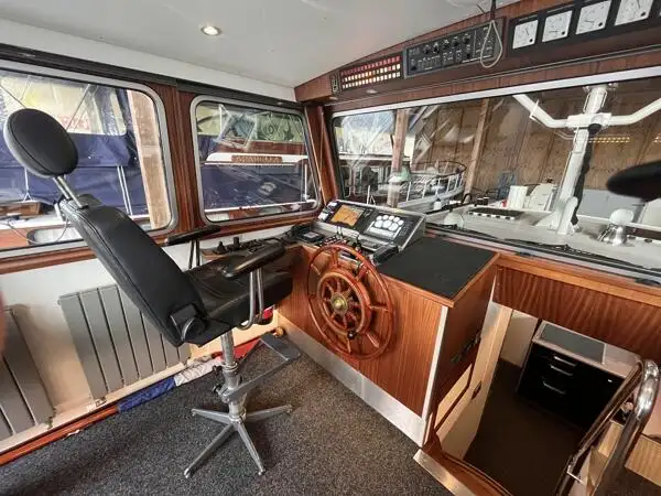 வேலை படகுகள் விற்பனைக்கு