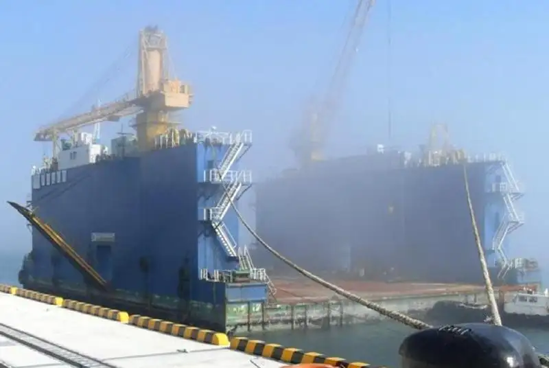 மிதக்கும் கப்பல்துறை விற்பனைக்கு